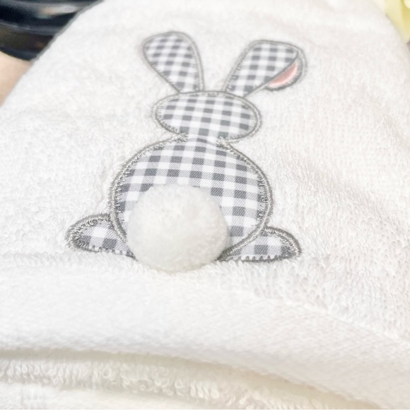 NWT SET OF 2 BUNNY TAIL Bathroom Hand Towels - Picture 3 of 6